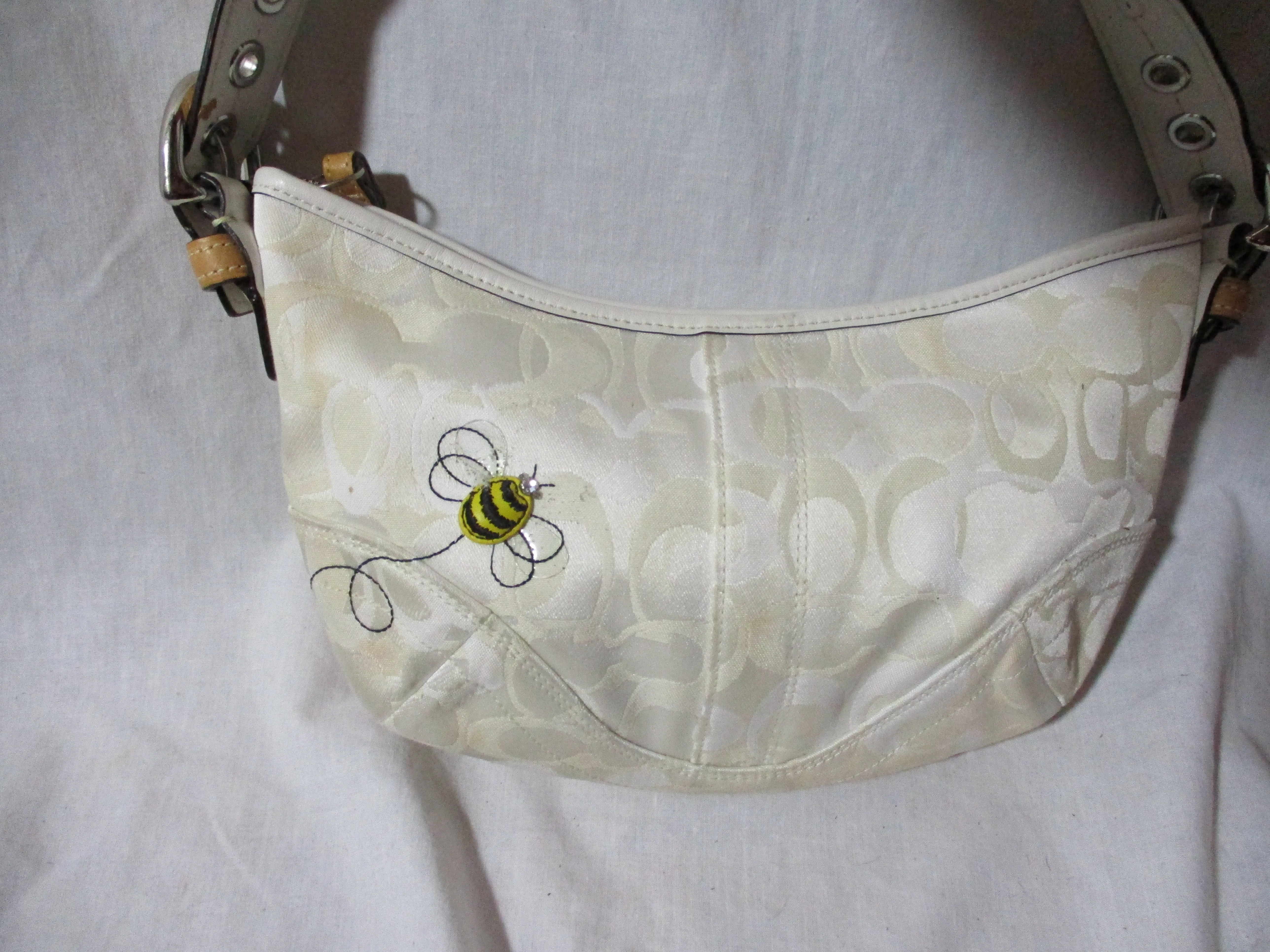 COACH 5064 HOBO Purse Bag Creme Signature BUMBLEBEE OPTIC BAGUETTE